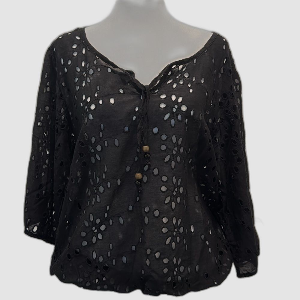 Ella Moss Gray Eyelet Cut-Out short sleeve blouse Medium